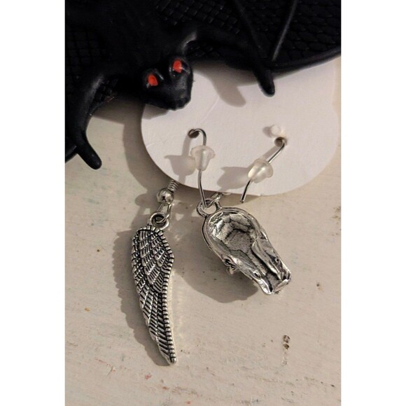 Goth Punk Biker Silver Skull & Wing Handmade Dangle Earrings - Picture 3 of 3